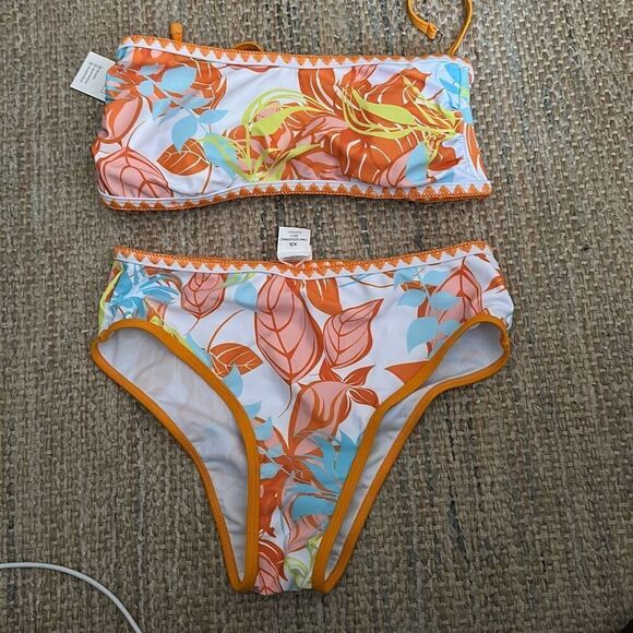 Tropical Leaf Print Shell-Stitched Bandeau & Hipster Bikini - Picture 2 of 3